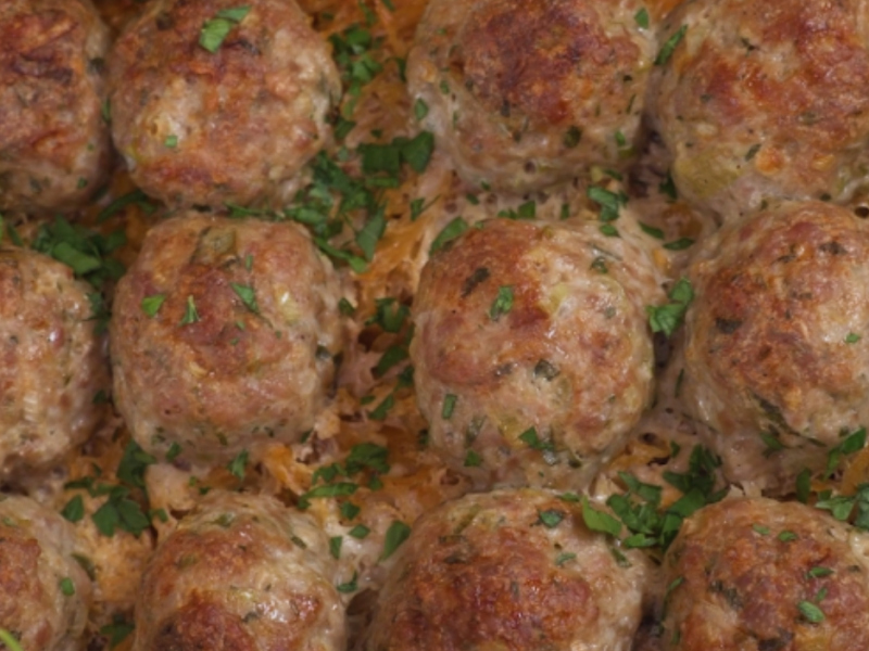 Mäsové guľky s kyslou kapustou pre celú rodinu